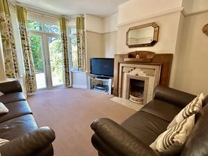 Lounge- click for photo gallery